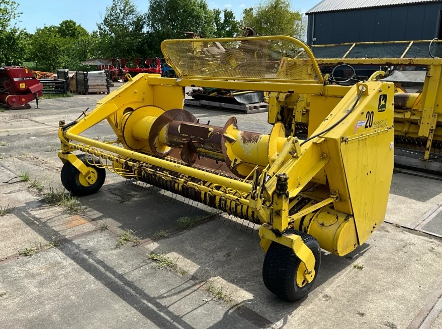John Deere 630A Grass Pickup