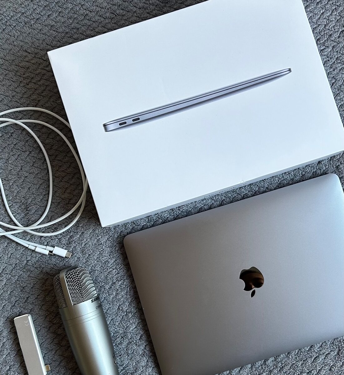MacBook Air M1 98% baterie 30 cycle