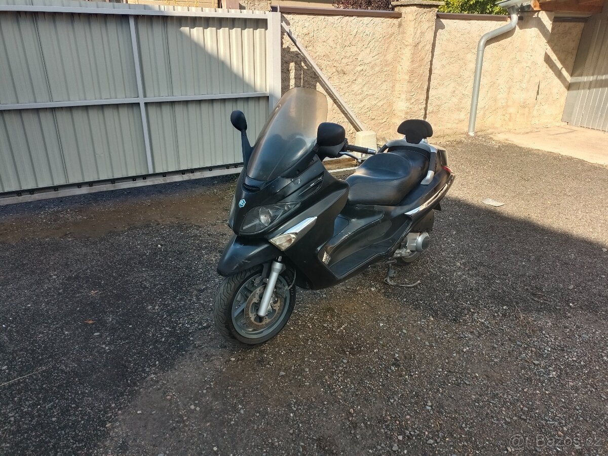 Piaggio xevo 125 cz doklady v ceně.