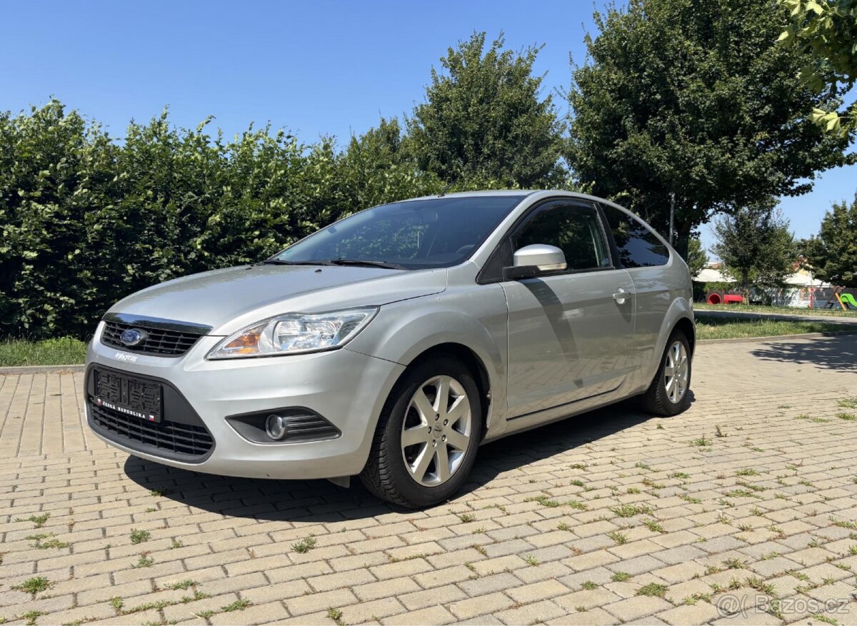 Ford Focus 1.6 77 kW Ambiente - benzín - 3-dveřový hatchback