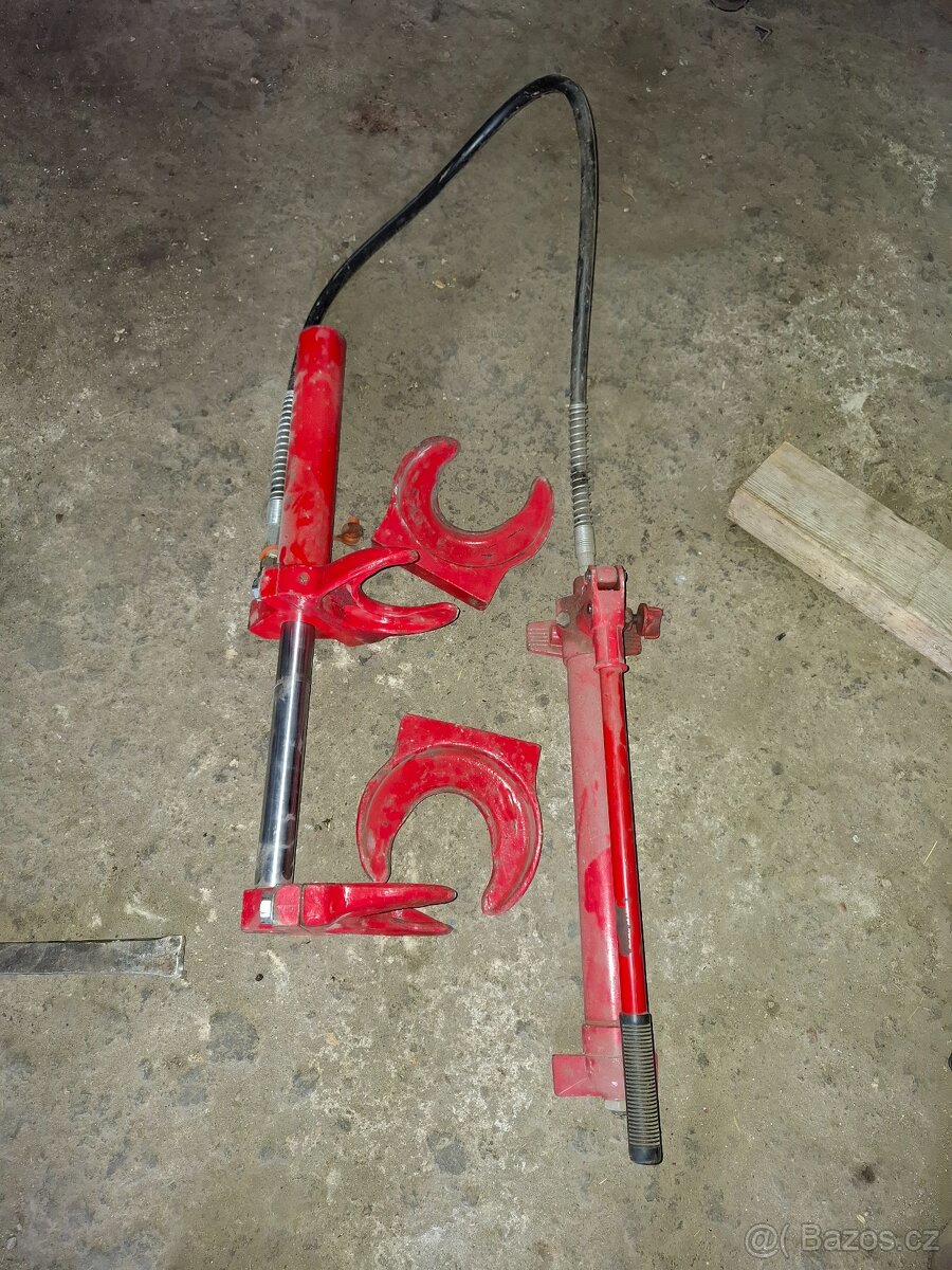 Hydraulicky stahovak pruzin
