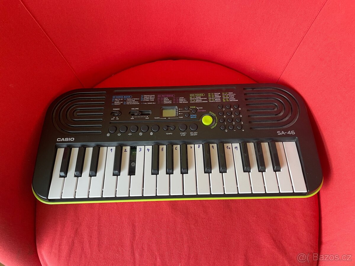 Digitální piáno CASIO SA-46 (chybí jedna černá klávesa)