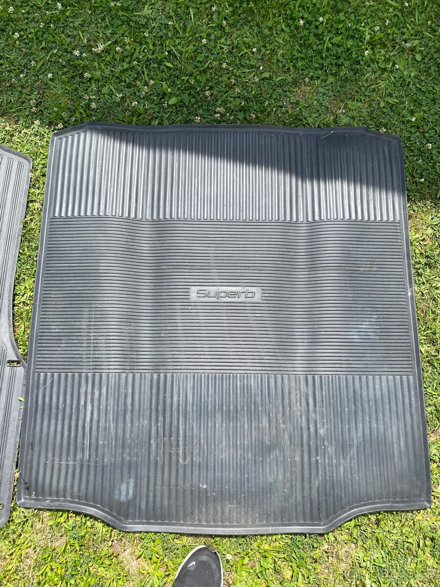 Gumové + textilní koberce Škoda Superb 2 limuzína