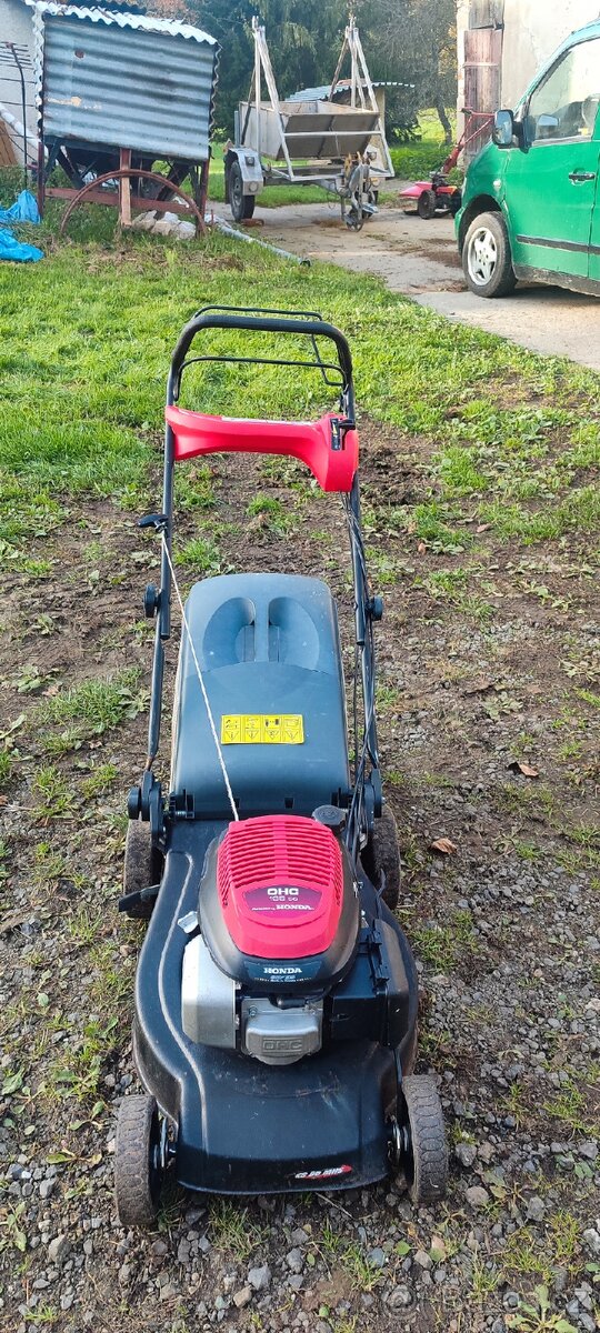 Sekačka na trávu Honda