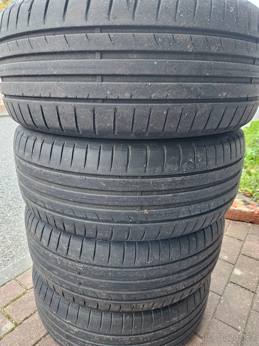 Letní pneu Dunlop, komplet kola plech Octavia, poklice Škoda