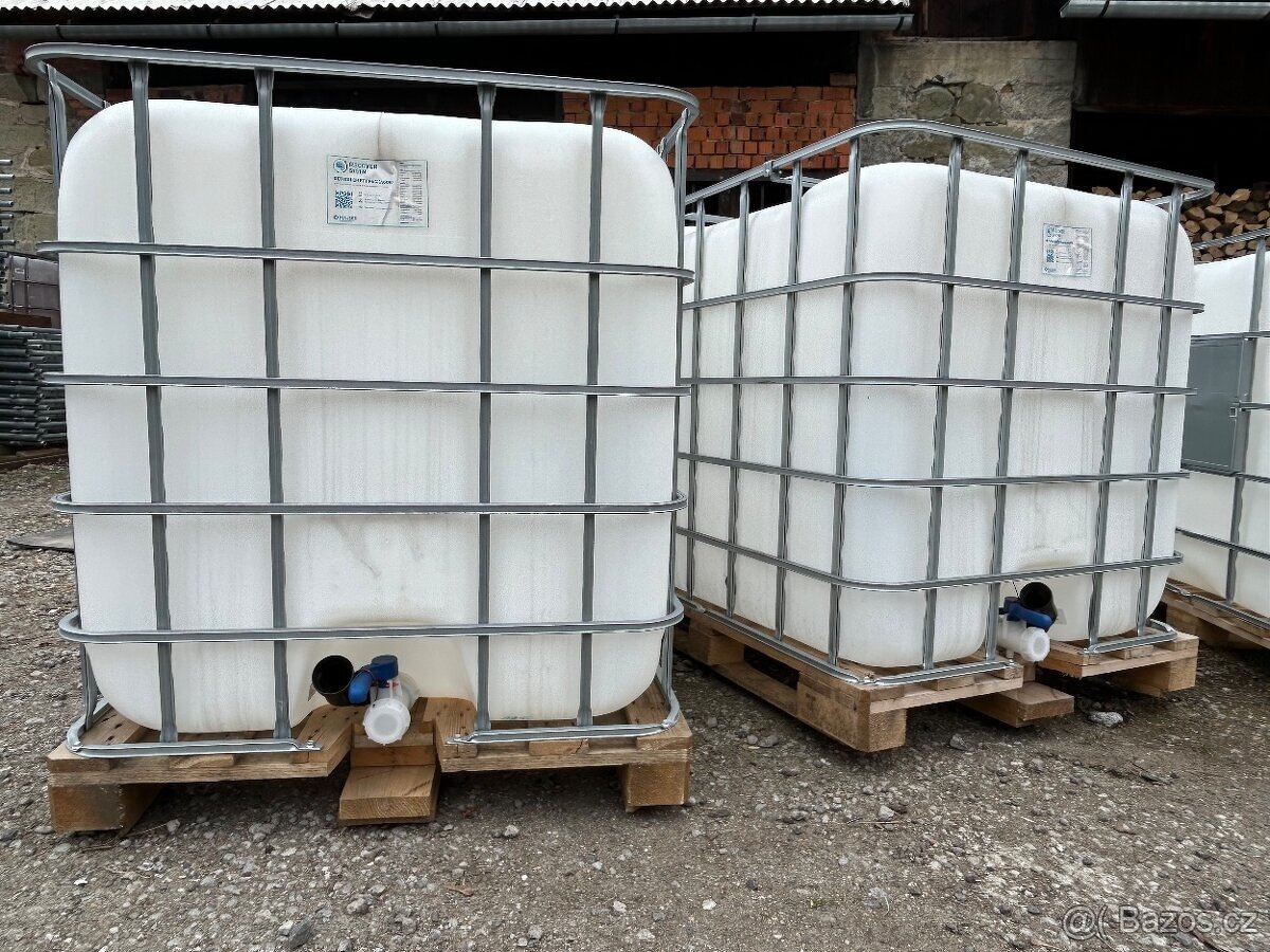 Nádrže na vodu 1000 Litrů (zánovní).
