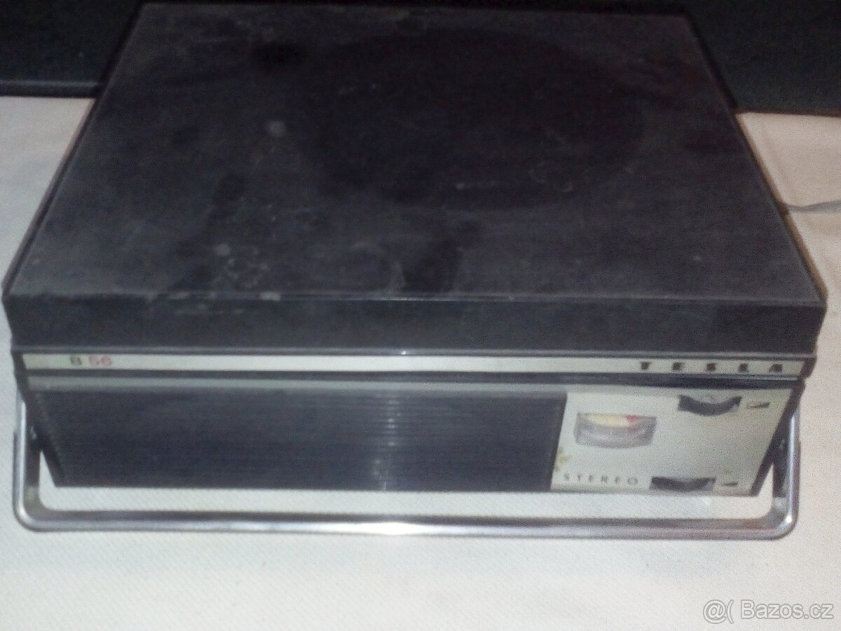 magnetofon Tesla B56 + stojánek na magnetofon.pásky