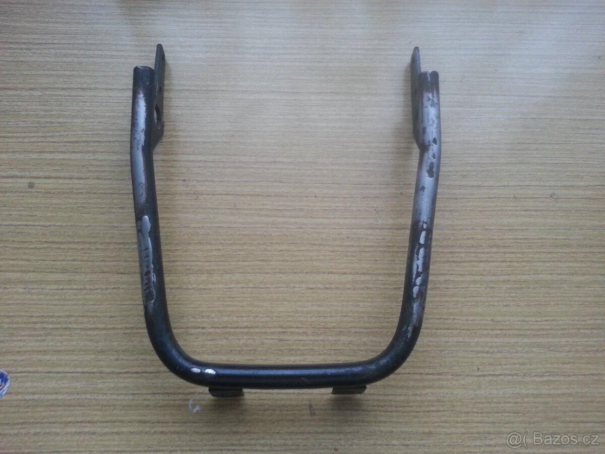 Držáky zadního světla a zadní světlo na Jawa 350 634