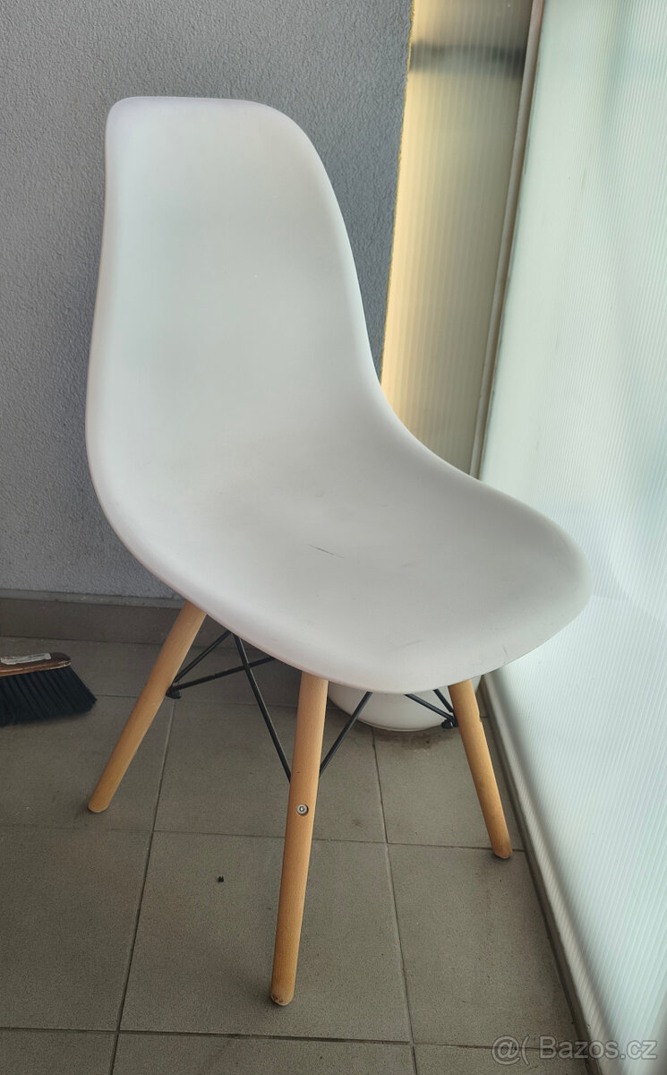2x plastová kavarenská židle