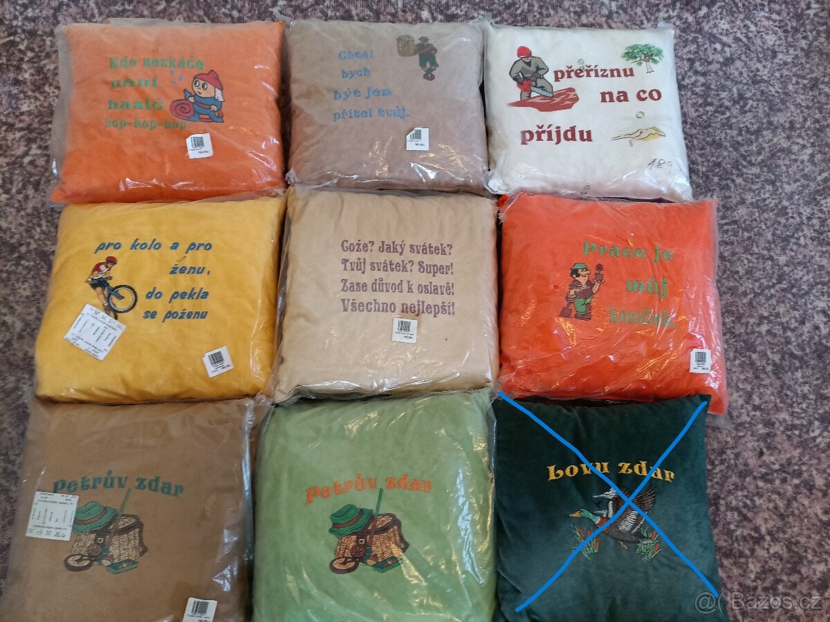 Polštář s výšivkou nový