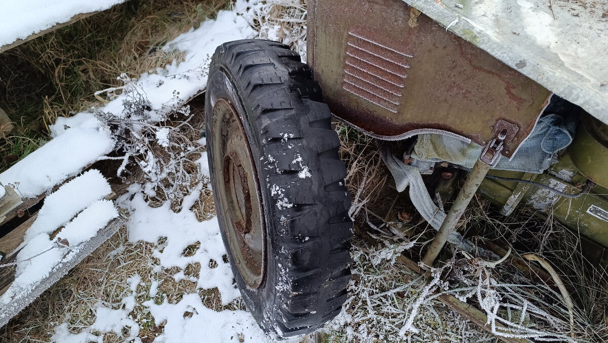 Munga - orig. kolo s pneu + dvě náhradní pneu