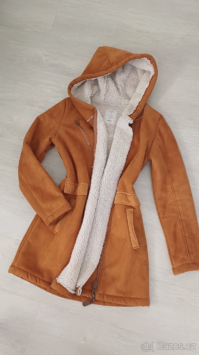 Nádherný teplý semišový kabát