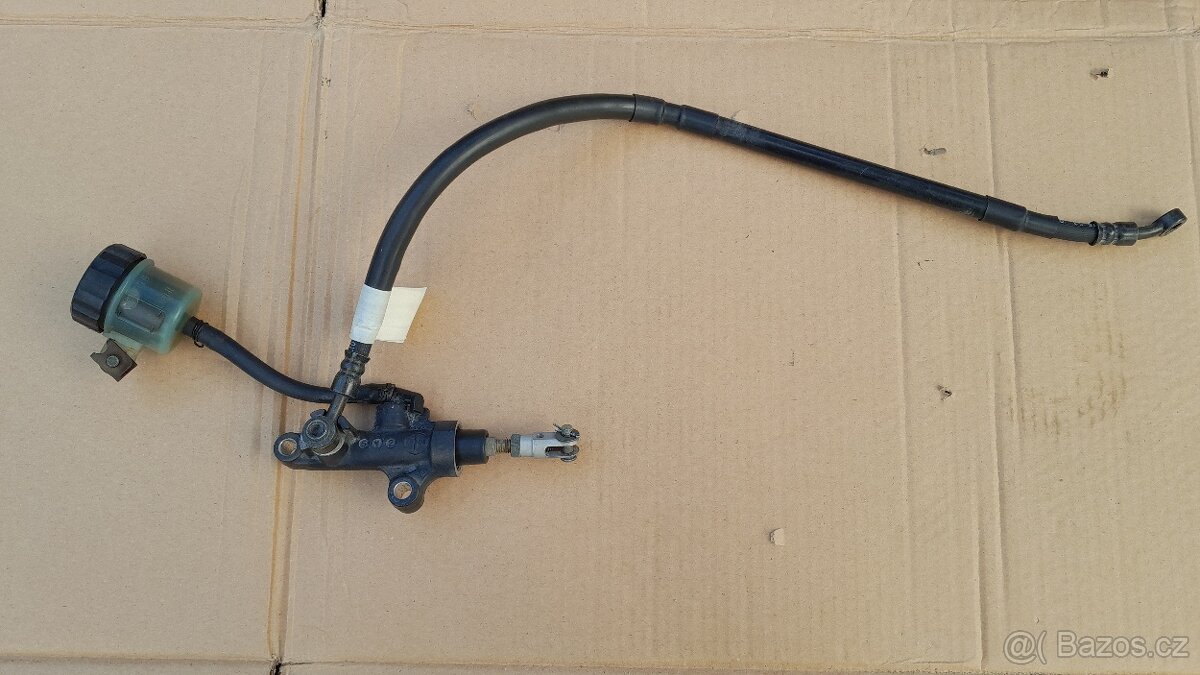 Zadní pumpa Yamaha R6 2004