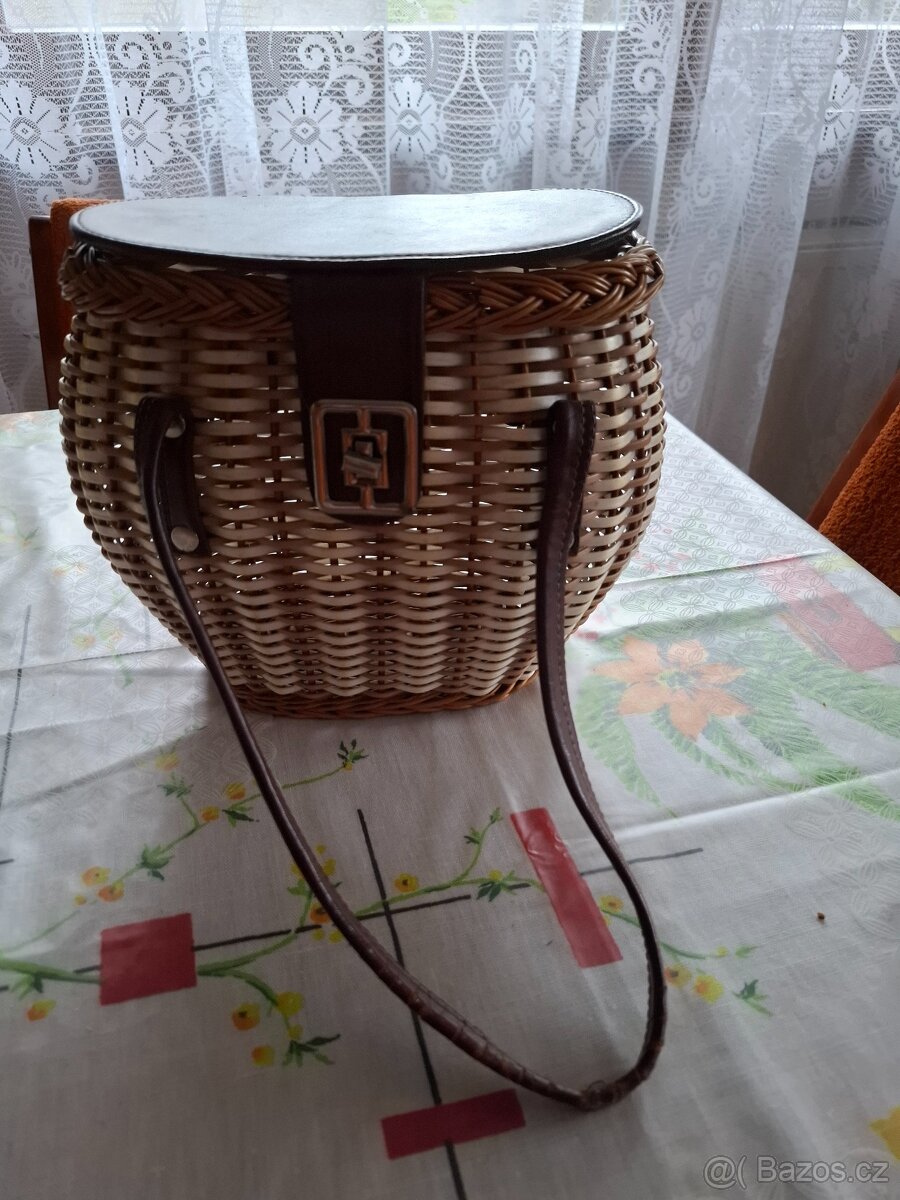 Retro proutěný košíček kabelka