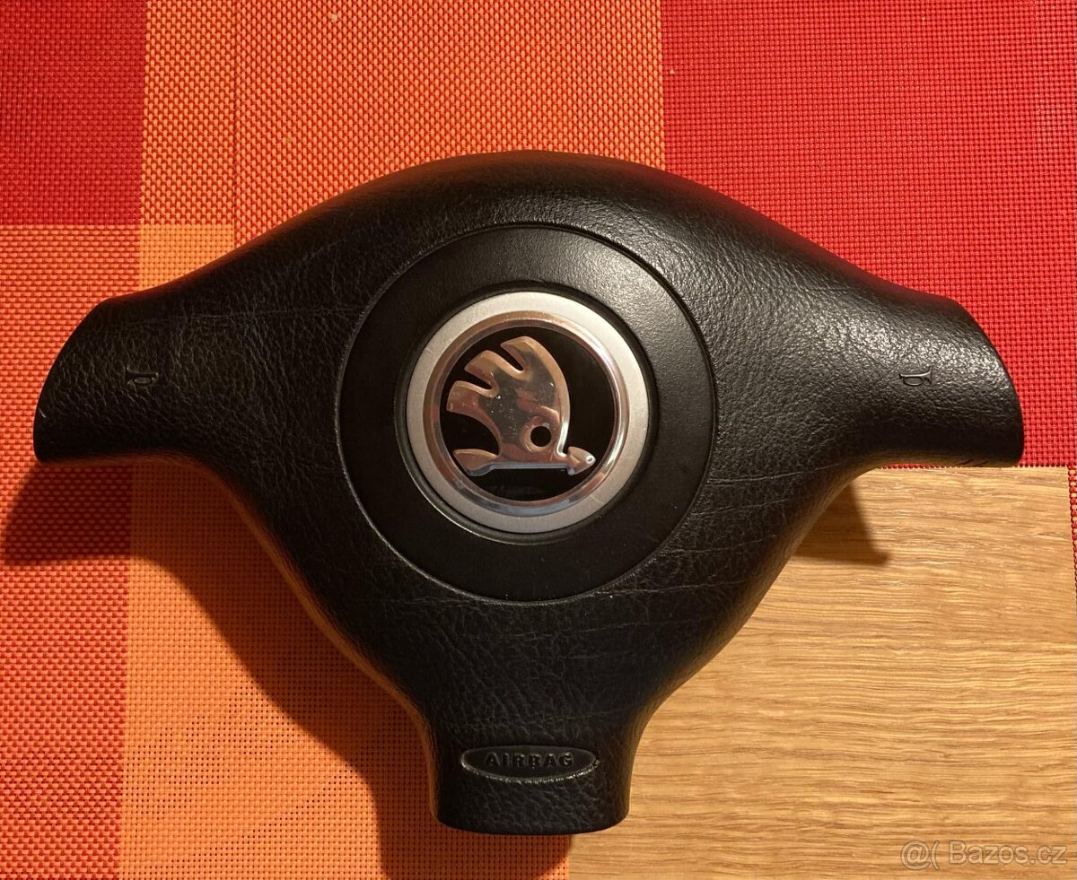 Škoda airbag do tříramenného volantu.