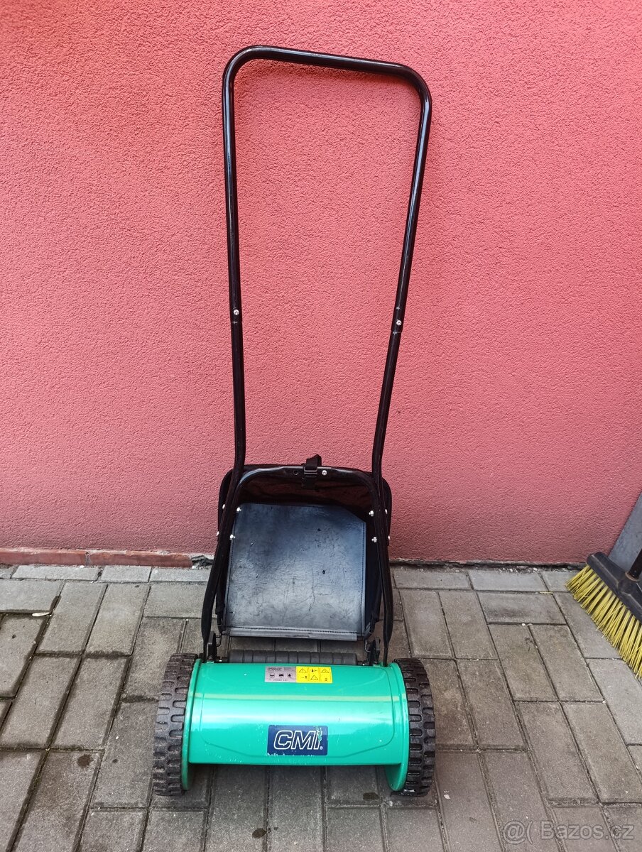 Ruční vřetenová sekačka na trávu