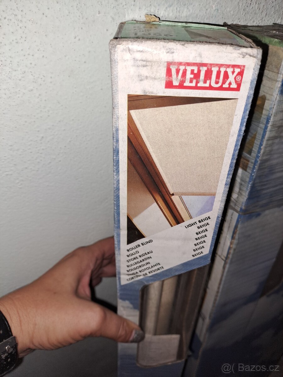 Zastiňovací roleta s háčky Velux