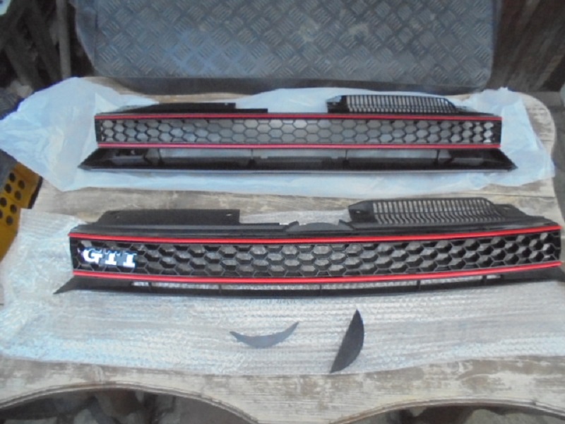 VW GOLF VI, GTi - PŘEDNÍ MASKA BEZ ZNAKU