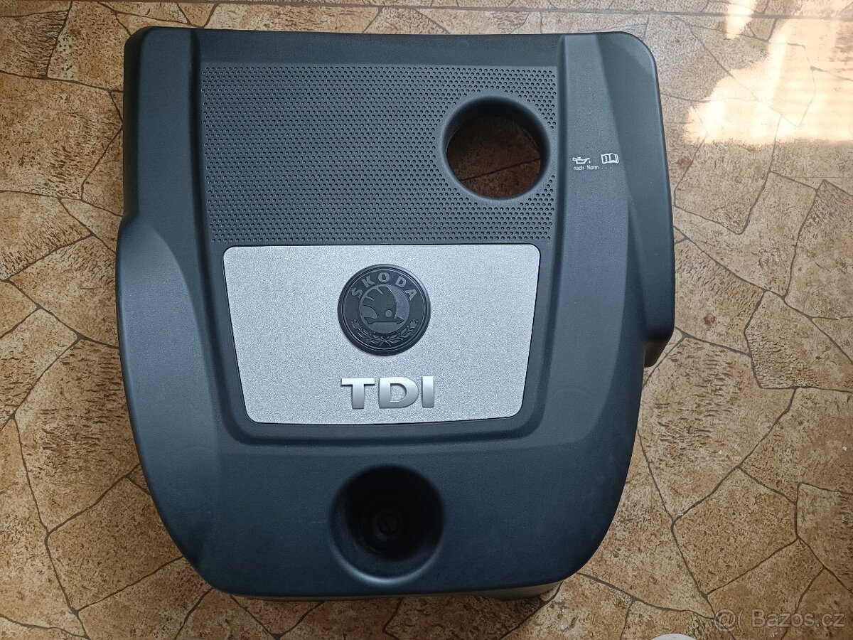 Horní kryt motoru