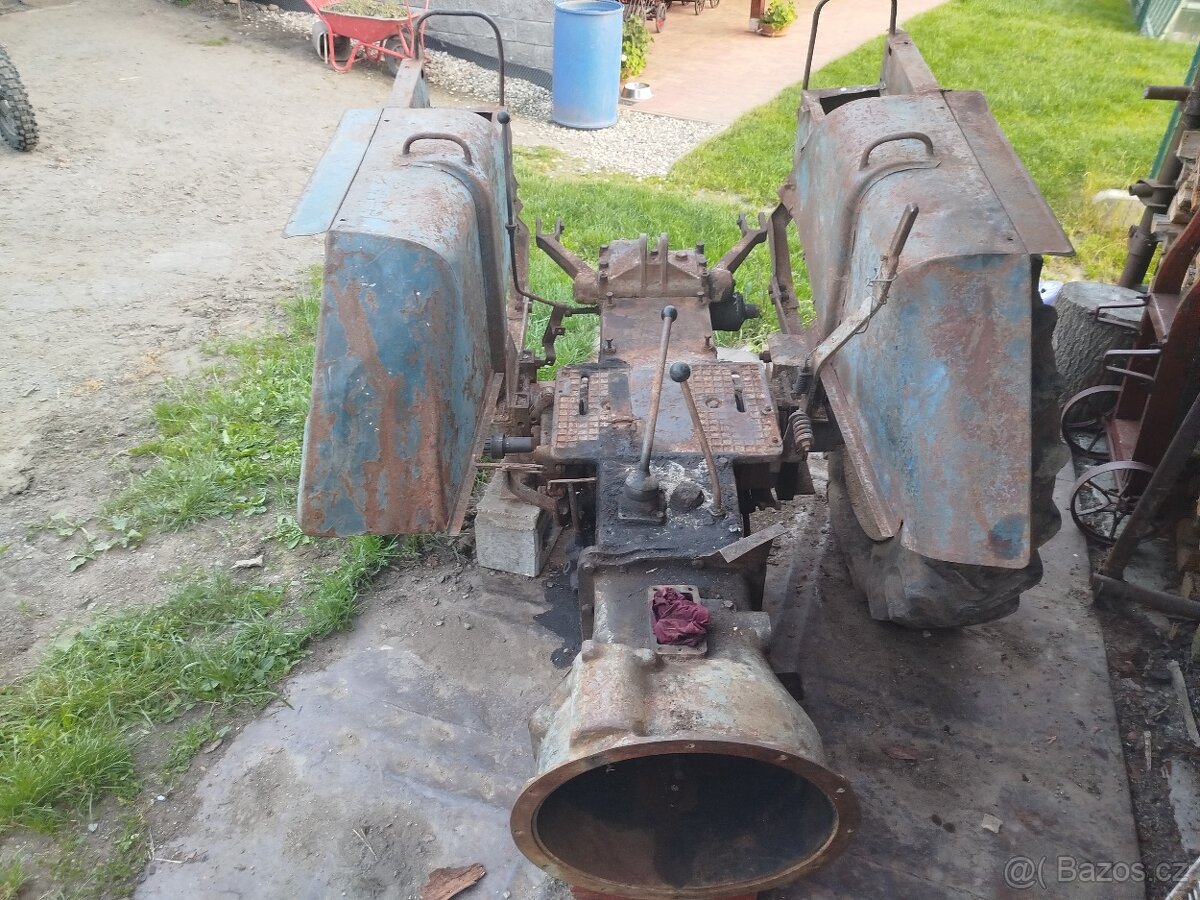 Zadek zetor 25 + přední náprava zetor 25