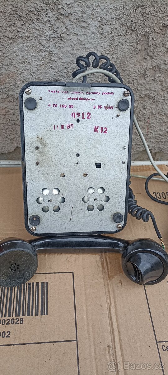 Starý telefon a příslušenství