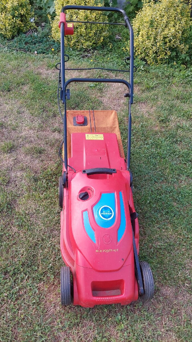Indukční elektricka sekačka s turbo sekáním