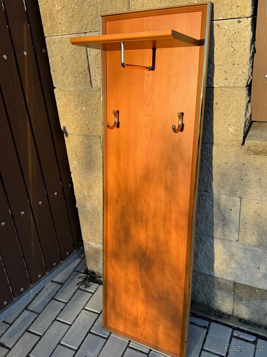 Věšák na stěnu