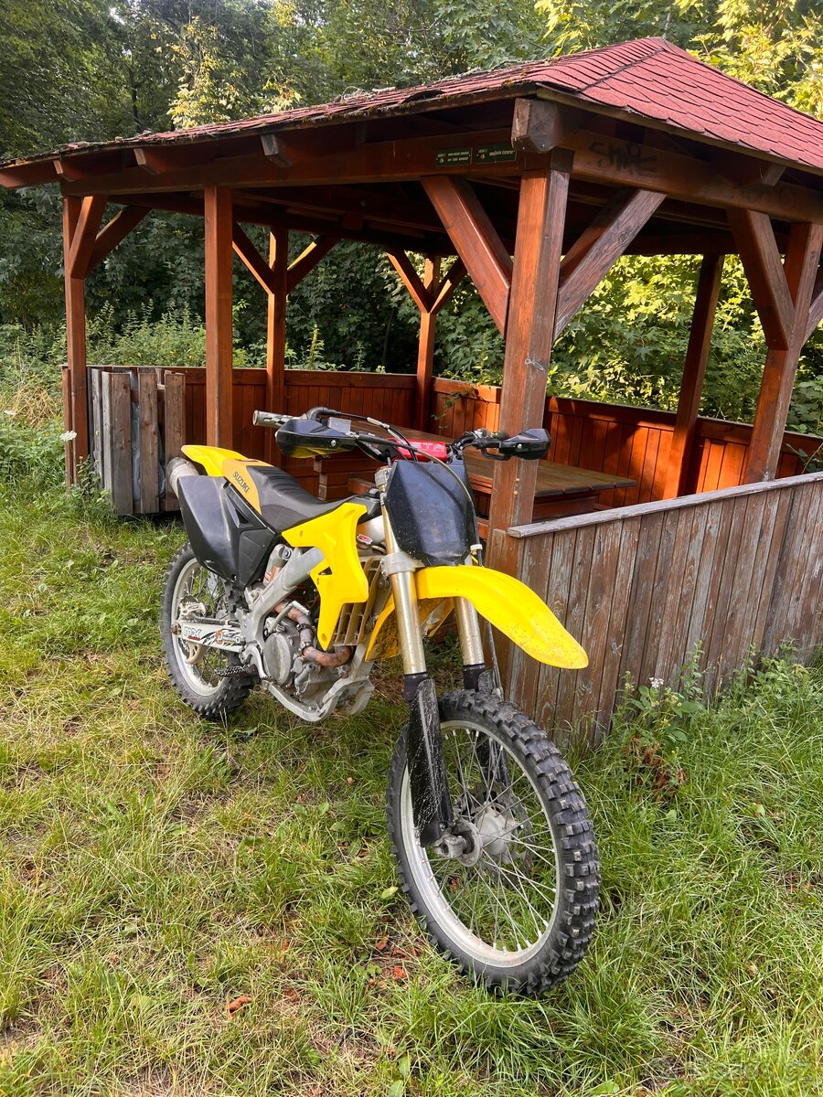 Suzuki rmz 250