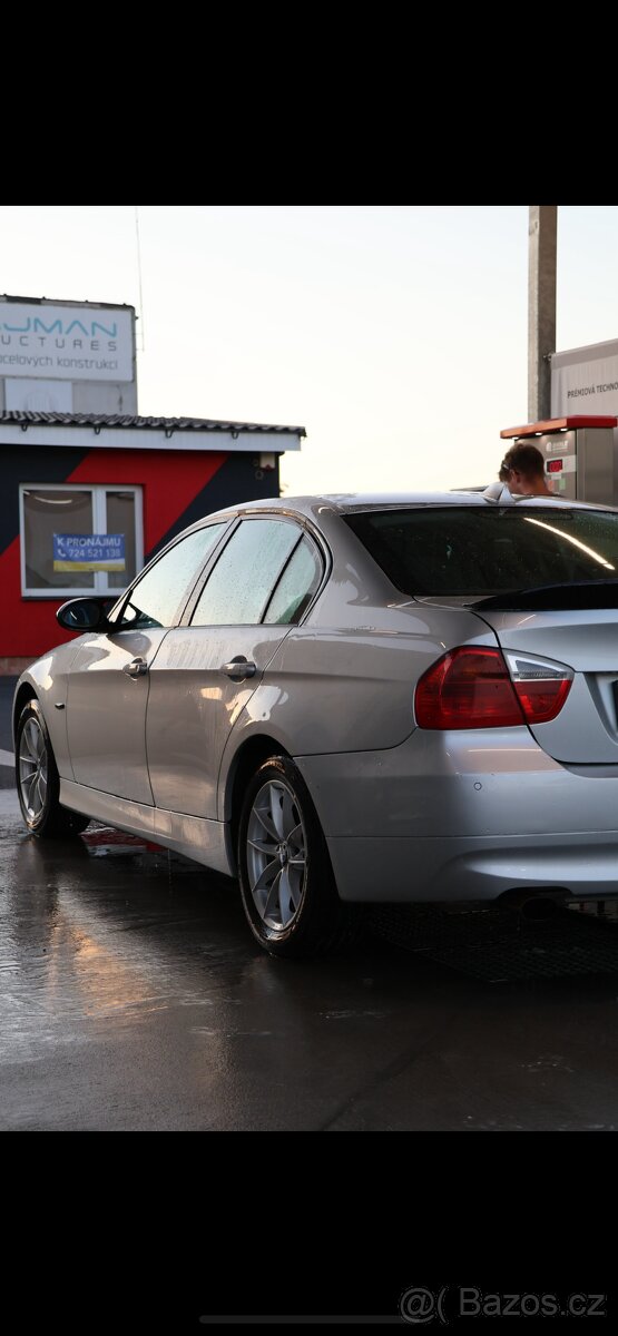 BMW E90 320i