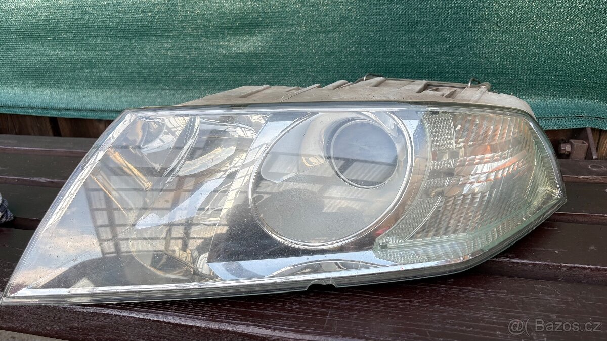 Svetlo xenon leve octavia 2