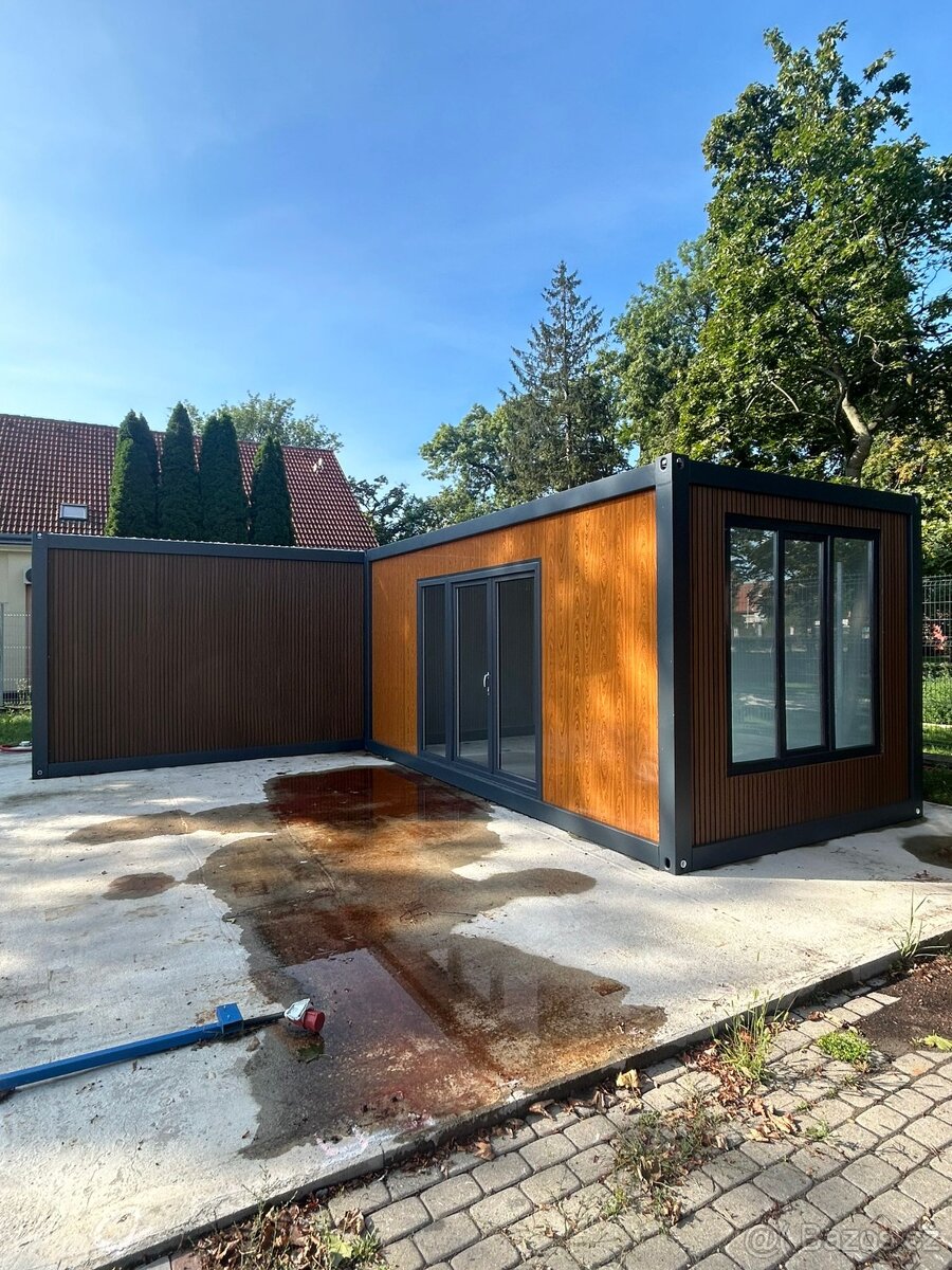 Sestava dvou obytných kontejnerů