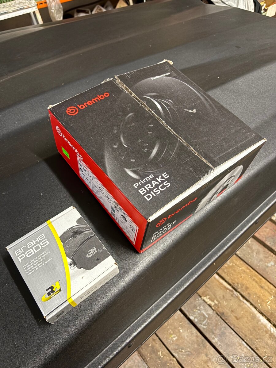 Zadní Brembo brzdy komplet