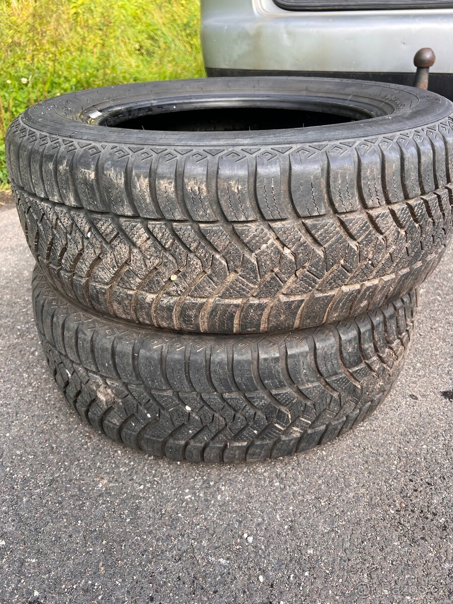 Zimní pneu 205/60R15
