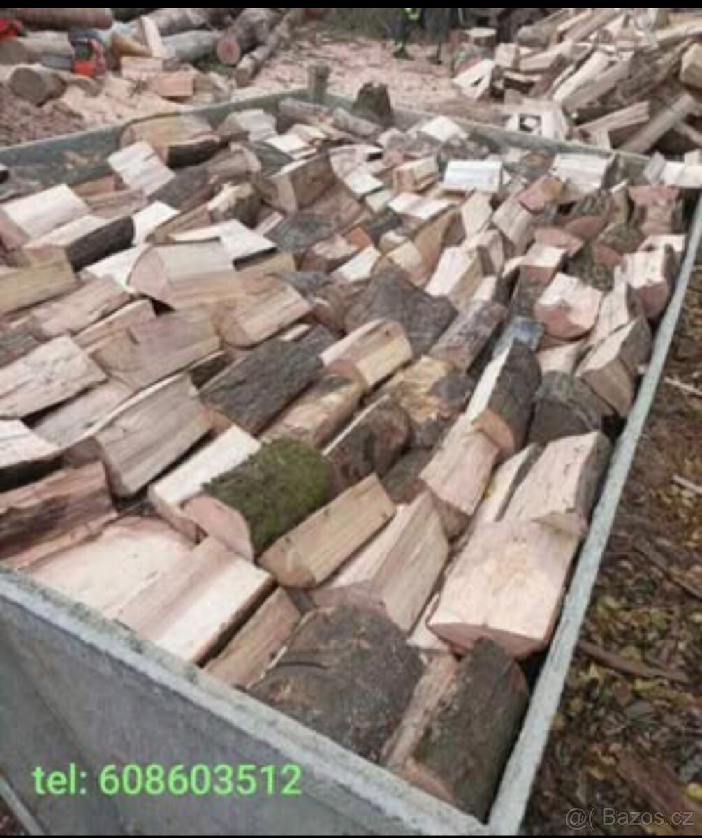 Palivové dřevo suché, tvrdé, skládané ihned k topení