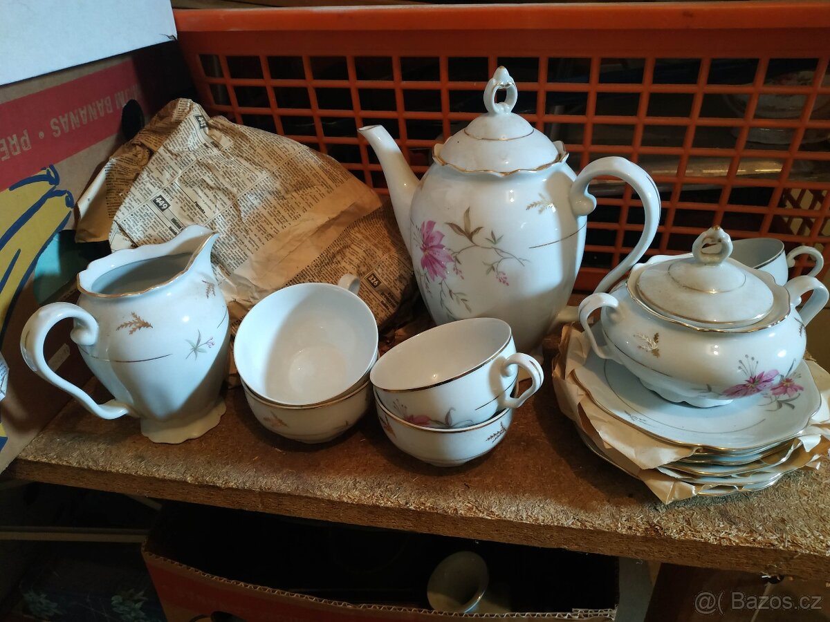 Starý porcelánový set