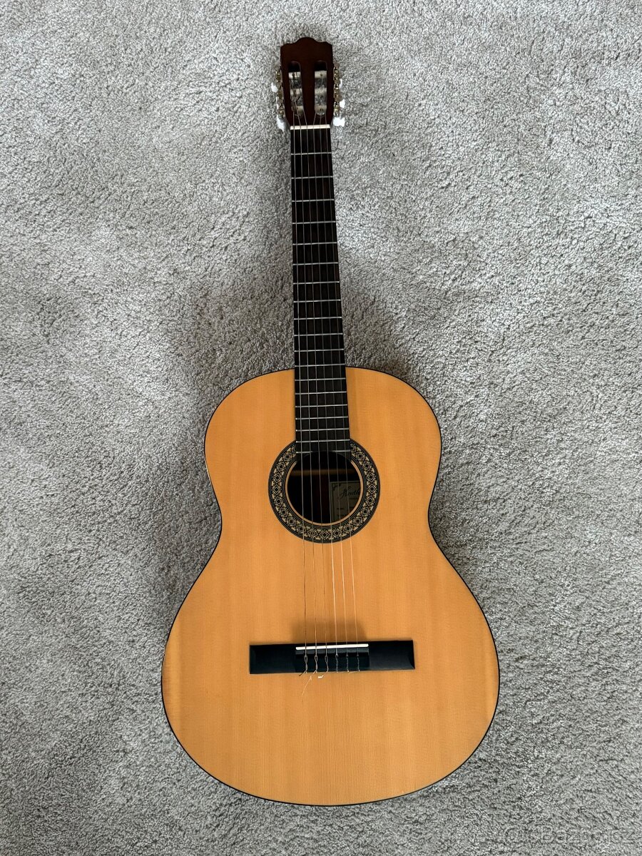 Klasická kytara 4/4 + Fender obal