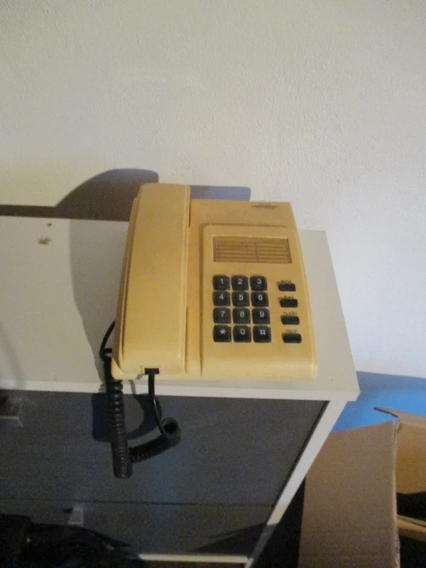 retro telefon na pevnou linku