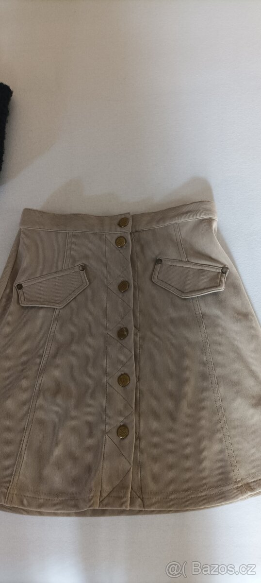 Čtyři dámské sukně vel. 38