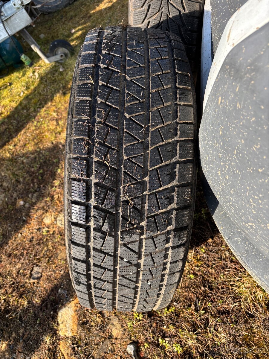 Pneu Mitsubishi l200 265/70r16
