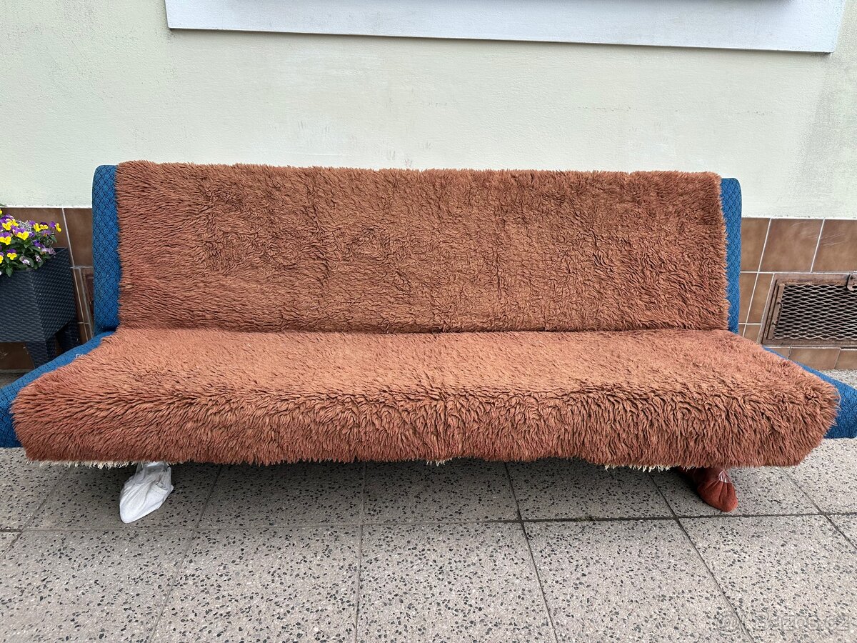 Retro rozkládací gauč za odvoz