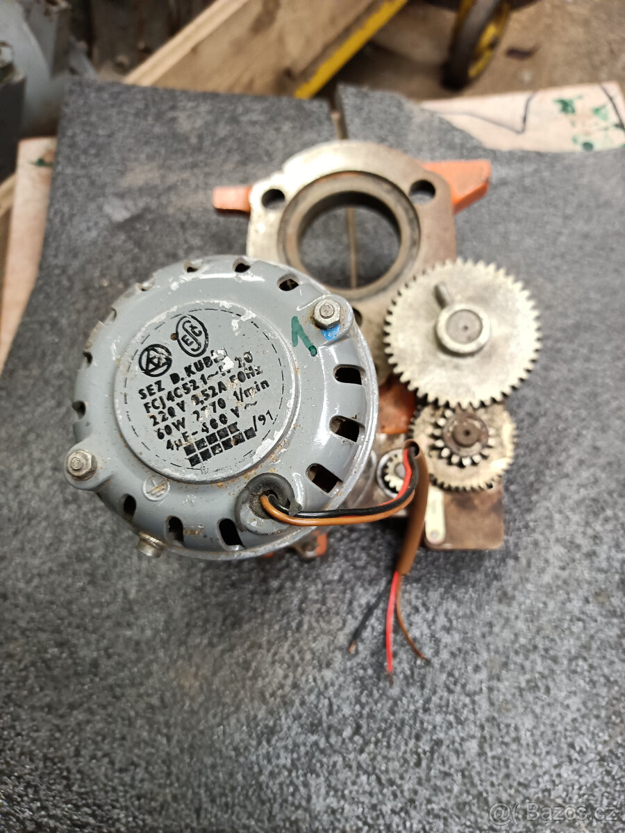 motor s převody