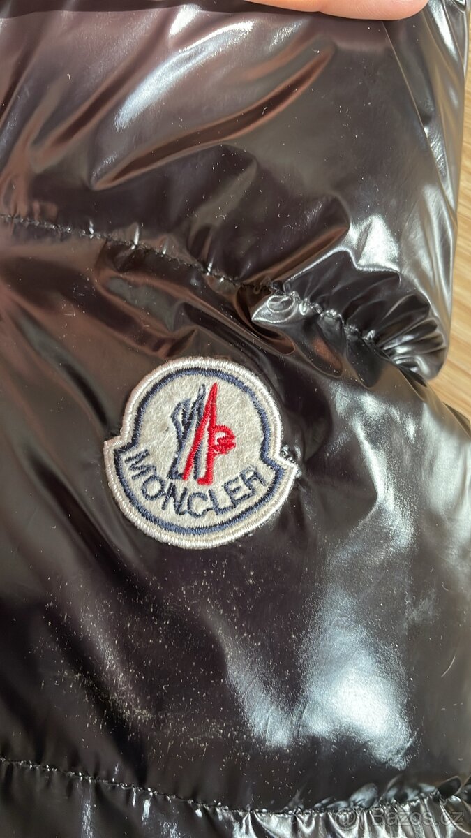 Moncler cerna bunda
