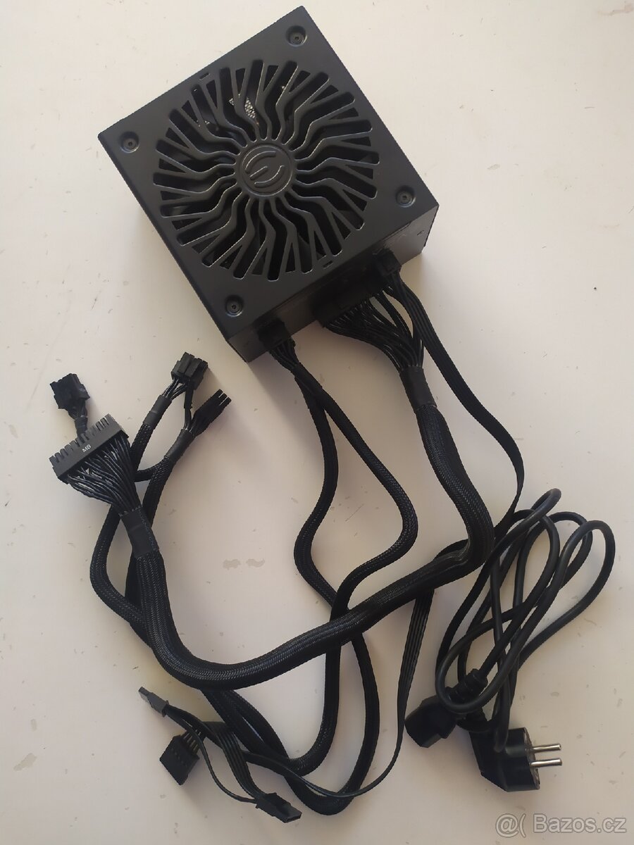 Nefunkční - EVGA SuperNOVA 550 GT