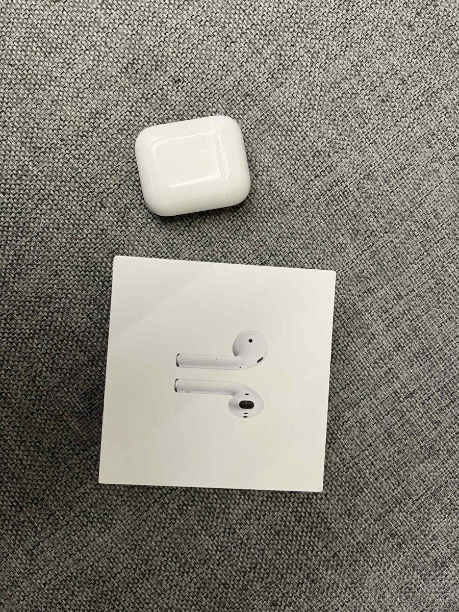 Apple AirPods 2