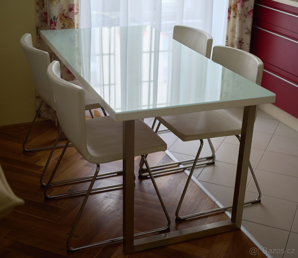Jídelní stůl 75x150 cm a židle (4x)