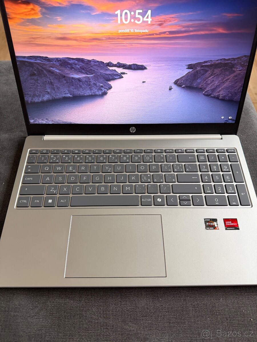 Notebook HP 15,6, jako nový 2 měsíce starý