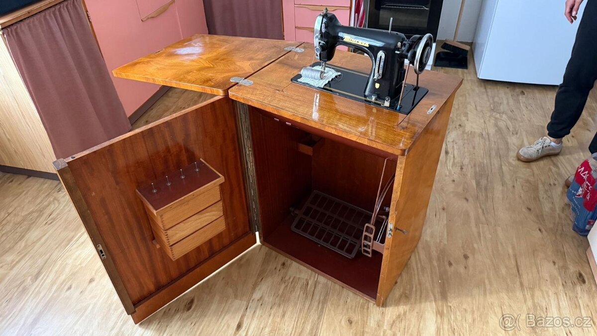 Prodám funkční šicí stroj
