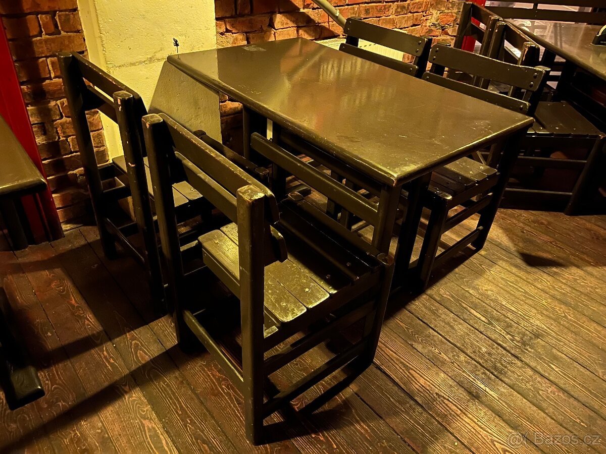 Stoly a židle do restaurace