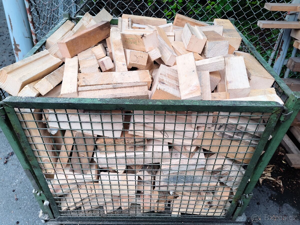 Palivo dřevo, hranoly.