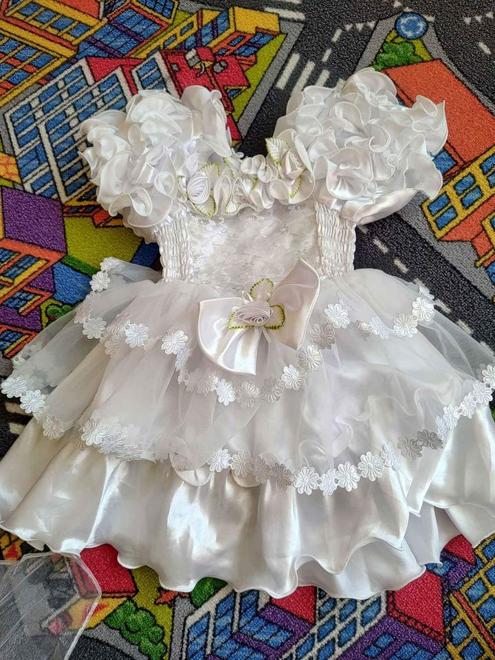 Bílé svatební/družičkové šaty